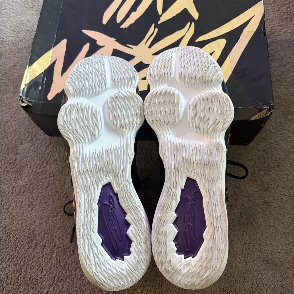 LeBron James Basketball Sneakers - Picture 5 of 8